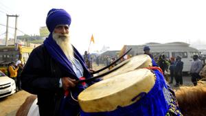A member of the Nihang Sikh community performs during a Nagar Kirtan on New Year’s Day at Singhu (Delhi-Haryana border), near New Delhi, India.(Photo by Keshav Singh/Hindustan Times) A member of the Nihang Sikh community performs during a Nagar Kirtan on New Year’s Day at Singhu (Delhi-Haryana border), near New Delhi, India.(Photo by Keshav Singh/Hindustan Times)