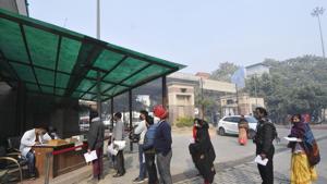 People queue to register for coronavirus tests, at Sector 30 District Hospital, in Noida, India, on Friday, January 01, 2021. (Photo by Sunil Ghosh / Hindustan Times) People queue to register for coronavirus tests, at Sector 30 District Hospital, in Noida, India, on Friday, January 01, 2021. (Photo by Sunil Ghosh / Hindustan Times)