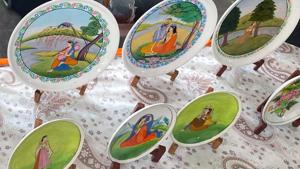 Exquisite Kangra art on decoration pieces.(HT Photo) Exquisite Kangra art on decoration pieces.(HT Photo)