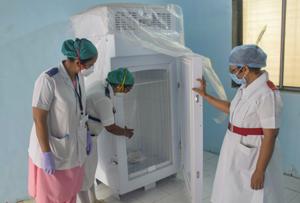 Health workers preparing for Covid-19 vaccination mock drill at Rajawadi Municipal Corporation Hospital in Mumbai.(PTI) Health workers preparing for Covid-19 vaccination mock drill at Rajawadi Municipal Corporation Hospital in Mumbai.(PTI)