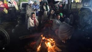 Farmers light fire to beat cold after rain during their ongoing protest against the three farm laws at Gazipur border, in Delhi on Sunday.(ANI File Photo) Farmers light fire to beat cold after rain during their ongoing protest against the three farm laws at Gazipur border, in Delhi on Sunday.(ANI File Photo)
