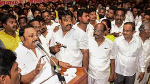 Former Union minister MK Alagiri addresses his supporters during a meeting in Madurai onSunday.(PTI PHOTO.) Former Union minister MK Alagiri addresses his supporters during a meeting in Madurai onSunday.(PTI PHOTO.)