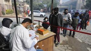 According to the health bulletin issued on Saturday, a maximum of 73 cases were reported from Dehradun district. Almora and Champawat districts reported at least four cases each on Saturday.(HT PHOTO.) According to the health bulletin issued on Saturday, a maximum of 73 cases were reported from Dehradun district. Almora and Champawat districts reported at least four cases each on Saturday.(HT PHOTO.)
