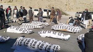 Members of Hazara community stand around the bodies after gunmen killed 11 workers of the community in the mountainous Machh area of Balochistan province, on January 3, 2021.(AFP) Members of Hazara community stand around the bodies after gunmen killed 11 workers of the community in the mountainous Machh area of Balochistan province, on January 3, 2021.(AFP)