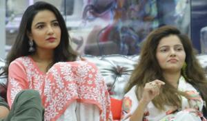 Bigg Boss 14: Salman Khan had scolded Jasmin and Rubina for making fun of Rakhi Sawant. Bigg Boss 14: Salman Khan had scolded Jasmin and Rubina for making fun of Rakhi Sawant.