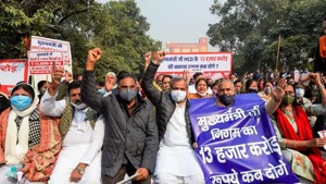 Delhi BJP President Adesh Gupta with Leader of Opposition in Delhi Assembly Ramvir Singh Bidhuri and party councillors stages a ‘Satyagrah’ protest demanding the release of the due fund of corporations, near APP office in New Delhi.(PTI/ File photo) Delhi BJP President Adesh Gupta with Leader of Opposition in Delhi Assembly Ramvir Singh Bidhuri and party councillors stages a ‘Satyagrah’ protest demanding the release of the due fund of corporations, near APP office in New Delhi.(PTI/ File photo)