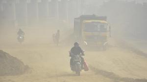 File photo: Waves of dust blows from an under-construction site in Ghaziabad.(Sakib Ali /Hindustan Times) File photo: Waves of dust blows from an under-construction site in Ghaziabad.(Sakib Ali /Hindustan Times)