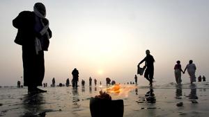 File photo: Pilgrims gather on the banks of holy river Ganga at Gangasaga, some 155 kms south of Kolkata, West Bengal.(Reuters) File photo: Pilgrims gather on the banks of holy river Ganga at Gangasaga, some 155 kms south of Kolkata, West Bengal.(Reuters)