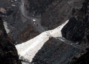The Border Roads Organisation (BRO) is trying to remove the debris to clear the Kinnaur-Kaza road.(ANI | Representational image) The Border Roads Organisation (BRO) is trying to remove the debris to clear the Kinnaur-Kaza road.(ANI | Representational image)