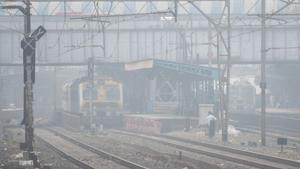 The Colaba station of IMD recorded a maximum temperature of 27.4 degrees Celsius, which was 3.1 degrees below normal. This was a marginal drop from Saturday’s 28.8 degrees.(HT PHOTO.) The Colaba station of IMD recorded a maximum temperature of 27.4 degrees Celsius, which was 3.1 degrees below normal. This was a marginal drop from Saturday’s 28.8 degrees.(HT PHOTO.)