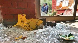 Shards of glass near a gate of the Sabarmati hostel at Jawaharlal Nehru University (JNU) after a mob attacked students, teachers and damaged property on January 5 last year.(Vipin Kumar/HT archive) Shards of glass near a gate of the Sabarmati hostel at Jawaharlal Nehru University (JNU) after a mob attacked students, teachers and damaged property on January 5 last year.(Vipin Kumar/HT archive)
