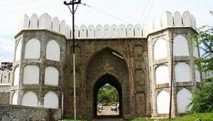 The fort complex, located in the heart of the Maharashtra city, which is named after Aurangzeb, has suffered damages over a period of time and lost its past glory.(Facebook) The fort complex, located in the heart of the Maharashtra city, which is named after Aurangzeb, has suffered damages over a period of time and lost its past glory.(Facebook)