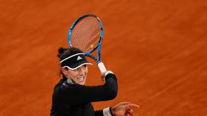 FILE PHOTO: Tennis - French Open - Roland Garros, Paris, France - October 3, 2020 Spain's Garbine Muguruza in action during her third round match against Danielle Rose Collins of the U.S REUTERS/Christian Hartmann(REUTERS) FILE PHOTO: Tennis - French Open - Roland Garros, Paris, France - October 3, 2020 Spain's Garbine Muguruza in action during her third round match against Danielle Rose Collins of the U.S REUTERS/Christian Hartmann(REUTERS)