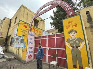 Students have been told to stay home till test results of other teachers arrive.(Gurpreet Singh/HT) Students have been told to stay home till test results of other teachers arrive.(Gurpreet Singh/HT)