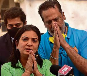 Nidhi Kukreja, mother of Khar murder victim Janhvi, addresses the media after meeting Mumbai Police commissioner Param Bir Singh, on Tuesday.(Anshuman Poyrekar/HT Photo) Nidhi Kukreja, mother of Khar murder victim Janhvi, addresses the media after meeting Mumbai Police commissioner Param Bir Singh, on Tuesday.(Anshuman Poyrekar/HT Photo)