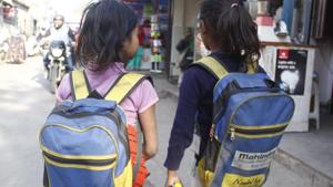 As per the suggestions, which are in line with the new National Education Policy (NEP), the weight of school bags for students between classes 1-10 should not be more than 10 per cent of their body weight.(Yogendra Kumar/HT PHOTO) As per the suggestions, which are in line with the new National Education Policy (NEP), the weight of school bags for students between classes 1-10 should not be more than 10 per cent of their body weight.(Yogendra Kumar/HT PHOTO)