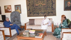 West Bengal Chief Minister Mamata Banerjee with Governor Jagdeep Dhankhar and his wife Sudesh Dhankhar at the Raj Bhawan on Wednesday.(https://twitter.com/jdhankhar1) West Bengal Chief Minister Mamata Banerjee with Governor Jagdeep Dhankhar and his wife Sudesh Dhankhar at the Raj Bhawan on Wednesday.(https://twitter.com/jdhankhar1)