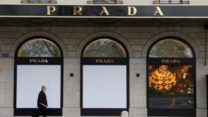 FILE PHOTO: A man walks past a closed Prada shop after partial lockdown measures were introduced amid the coronavirus disease (COVID-19) outbreak in Geneva, Switzerland, November 16, 2020.(REUTERS) FILE PHOTO: A man walks past a closed Prada shop after partial lockdown measures were introduced amid the coronavirus disease (COVID-19) outbreak in Geneva, Switzerland, November 16, 2020.(REUTERS)