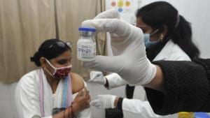 A doctor holds up a vial of a mock Covid-19 vaccine during the mock drill and vaccination dry run at community health centre in Bisrakh, Greater Noida.(Sunil Ghosh / Hindustan Times) A doctor holds up a vial of a mock Covid-19 vaccine during the mock drill and vaccination dry run at community health centre in Bisrakh, Greater Noida.(Sunil Ghosh / Hindustan Times)