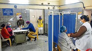 Medics at Kasturba Hospital during the second round of the vaccination dry run on Wednesday. Medics at Kasturba Hospital during the second round of the vaccination dry run on Wednesday.