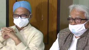 CPI(M) leader Biman Bose speaks to the media after holding seat-sharing talks with Congress’ West Bengal unit.(ANI/Twitter) CPI(M) leader Biman Bose speaks to the media after holding seat-sharing talks with Congress’ West Bengal unit.(ANI/Twitter)