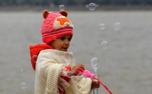 A child playing with bubbles at Sukhna Lake in Chandigarh on Wednesday.(Keshav Singh/HT) A child playing with bubbles at Sukhna Lake in Chandigarh on Wednesday.(Keshav Singh/HT)