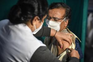 Health workers conduct a dry run of Covid-19 vaccination programme, New Delhi, January 6, 2021(Sanchit Khanna/HT PHOTO) Health workers conduct a dry run of Covid-19 vaccination programme, New Delhi, January 6, 2021(Sanchit Khanna/HT PHOTO)