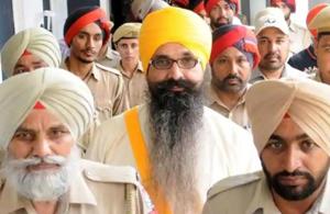 Balwant Singh Rajoana (centre) was sentenced to death in 2007 for the assassination of former Punjab chief minister Beant Singh in Chandigarh on August 31, 1995.(HT file photo)