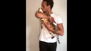 The image shows Wesley Ryan cuddling his cat.(Twitter) The image shows Wesley Ryan cuddling his cat.(Twitter)