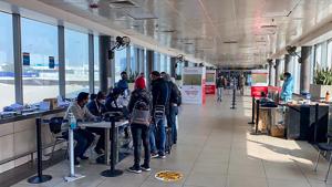 According to DIAL’s latest passenger advisory, RT-PCR Covid-19 test has been made mandatory for all passengers in both the UK and India. In picture: Covid-19 testing at Delhi airport.(PTI)