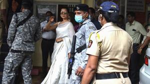 Bollywood actress Kangana Ranaut arrives at a police station summoned in connection with a sedition case, in Mumbai on January 8, 2021.(AFP) Bollywood actress Kangana Ranaut arrives at a police station summoned in connection with a sedition case, in Mumbai on January 8, 2021.(AFP)