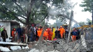 NDRF team conducts rescue operations after the roof of a crematorium collapsed in Muradnagar, Ghaziabad, on January 3.(HT file) NDRF team conducts rescue operations after the roof of a crematorium collapsed in Muradnagar, Ghaziabad, on January 3.(HT file)