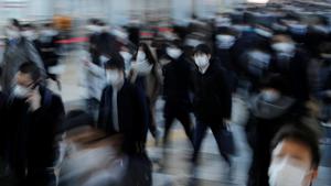The number of daily cases in Tokyo have been climbing, reaching a daily record 2,447 Thursday. The goal is to bring them down to 500, according to officials.(Reuters Photo) The number of daily cases in Tokyo have been climbing, reaching a daily record 2,447 Thursday. The goal is to bring them down to 500, according to officials.(Reuters Photo)