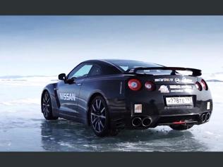 Nissan-GT-R-breaks-the-speed-record-on-natural-ice-Photo-AFP Nissan-GT-R-breaks-the-speed-record-on-natural-ice-Photo-AFP