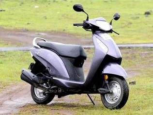 Scooters outsell bikes for 7th year, Activa is the new No 2 Scooters outsell bikes for 7th year, Activa is the new No 2