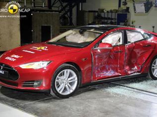 Tesla-Model-S-earned-a-particularly-high-rating-for-adult-occupant-safety-in-the-Euro-NCAP-crash-tests-Photo-AFP