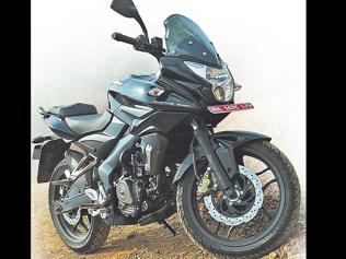 The-Pulsar-AS200-note-the-rear-disc-brake