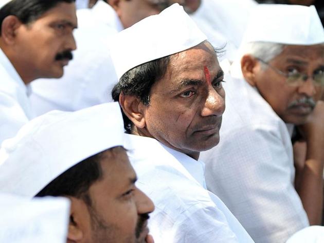 The Congress leader said that the TRS government has often been accused of spying on people through various means including phone tapping.(HT file photo)