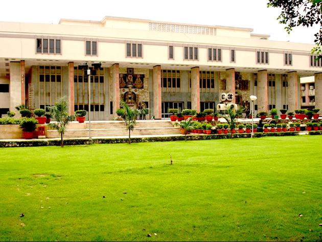 ‘DU has been teaching 2,310 students till now. You (BCI) decided to reduce the seats to half. We need time to decide the case. Till then let 2,310 study,’ a division bench of the Delhi High Court said on Wednesday.(HT File Photo) ‘DU has been teaching 2,310 students till now. You (BCI) decided to reduce the seats to half. We need time to decide the case. Till then let 2,310 study,’ a division bench of the Delhi High Court said on Wednesday.(HT File Photo)