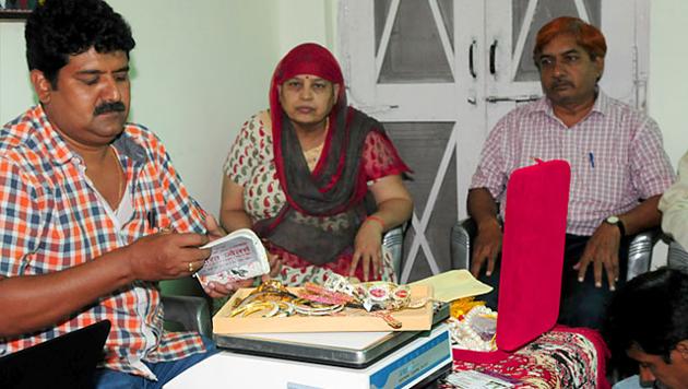 Lokayukta police on Tuesday raided four residential properties of former agriculture director DN Sharma in Bhopal. (Abdul Mujeeb Faruqui/HT Photo)