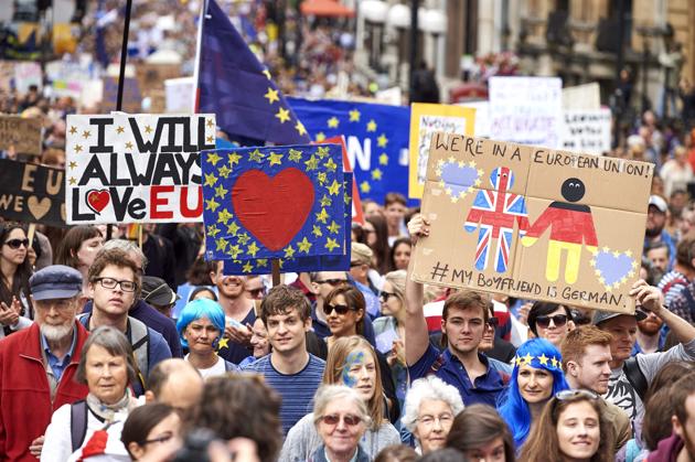 Protesters take part in a March for Europe to protest the Britain's vote to leave the European Union, London, July 2, 2016(AFP)