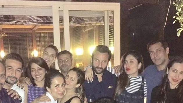 Kareena, Karisma and gang parties with Salman Khan and Iulia Vanture in attendance.(iNSTAGRAM)
