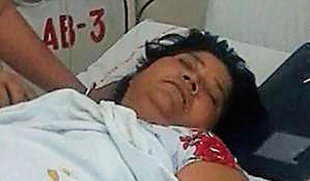 Dorris Francis, the 57-year-old traffic volunteer woman who braved all weather and congested traffic conditions in the last several years, is now battling cancer and admitted in a Delhi hospital. (Sakib Ali/HT Photo) Dorris Francis, the 57-year-old traffic volunteer woman who braved all weather and congested traffic conditions in the last several years, is now battling cancer and admitted in a Delhi hospital. (Sakib Ali/HT Photo)