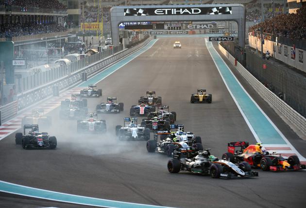 Drivers steer their cars during the Abu Dhabi Formula One Grand Prix at the Yas Marina circuit on November 27, 2016. (AFP Photo)