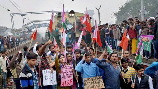 All India Students Federation and Chhtrara Janadhikar Party activists stop a train during the Bharat Bandh called by Left parties to protest against demonetization in Patna on Monday. (PTI Photo) All India Students Federation and Chhtrara Janadhikar Party activists stop a train during the Bharat Bandh called by Left parties to protest against demonetization in Patna on Monday. (PTI Photo)