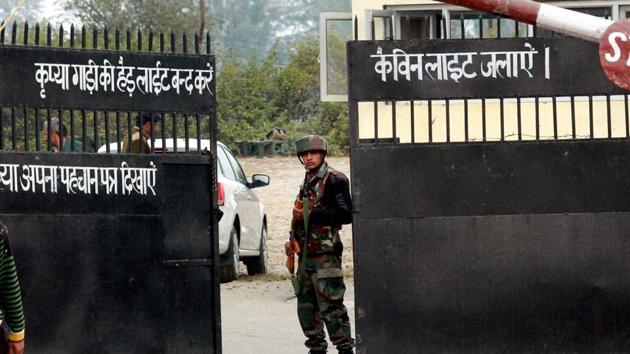 Army personnel on the vigil during an encounter at Army camp in Nagrota in Jammu on Tuesday, Nov 29, 2016.(PTI)