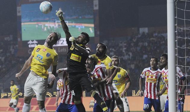 Goalkeeper Debjit Majumder of Atletico de Kolkata made a couple of crucial saves against the Kerala Blasters FC during their ISL match in Kolkata on Tuesday, vindicating the faith Atletico coach Jose Molina has shown in the Indian custodian.(Ashok Nath Dey/HT PHOTO)