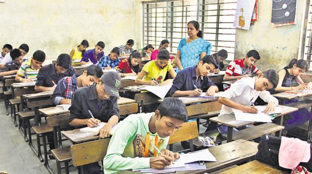 The Staff Selection Commission (SSC) dragged its feet for two months on filing an FIR for a leak of the Combined Graduate Level (CGL) Examination question paper in August, prompting concerns that the commission had tried to play down its implications.(Praful Gangurde/HT file)