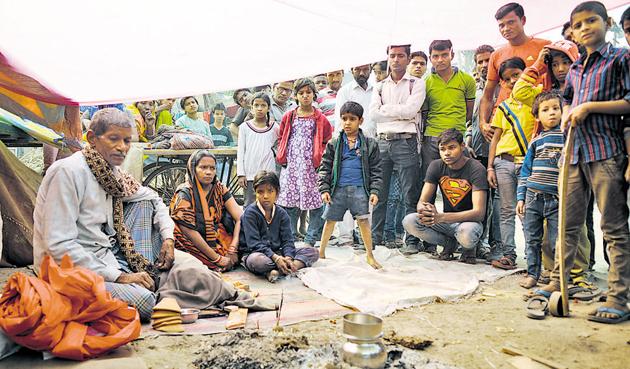 Munni Lal was refused money by the bank on Monday.(Burhaan Kinu/HT PHOTO)