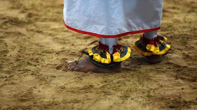A Sri Lankan traditional dancer performs during the traditional ritual 'Gammaduwa' ceremony in Colombo on November 25, 2016. (AFP) A Sri Lankan traditional dancer performs during the traditional ritual 'Gammaduwa' ceremony in Colombo on November 25, 2016. (AFP)